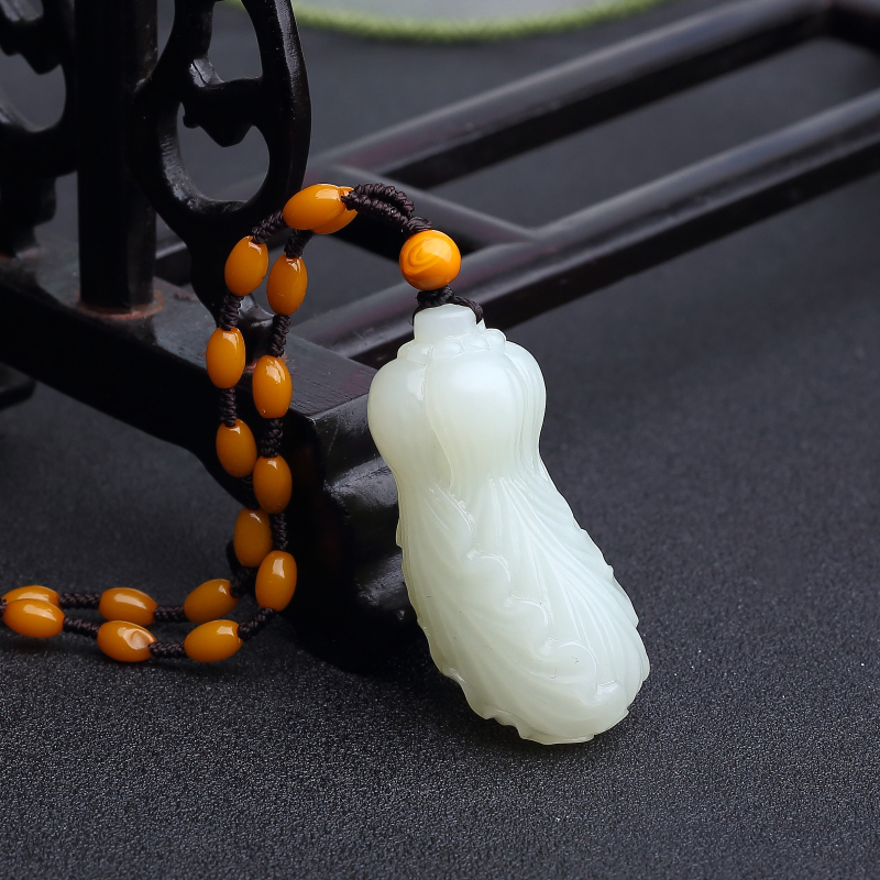 白玉山料白菜吊坠-红掌柜