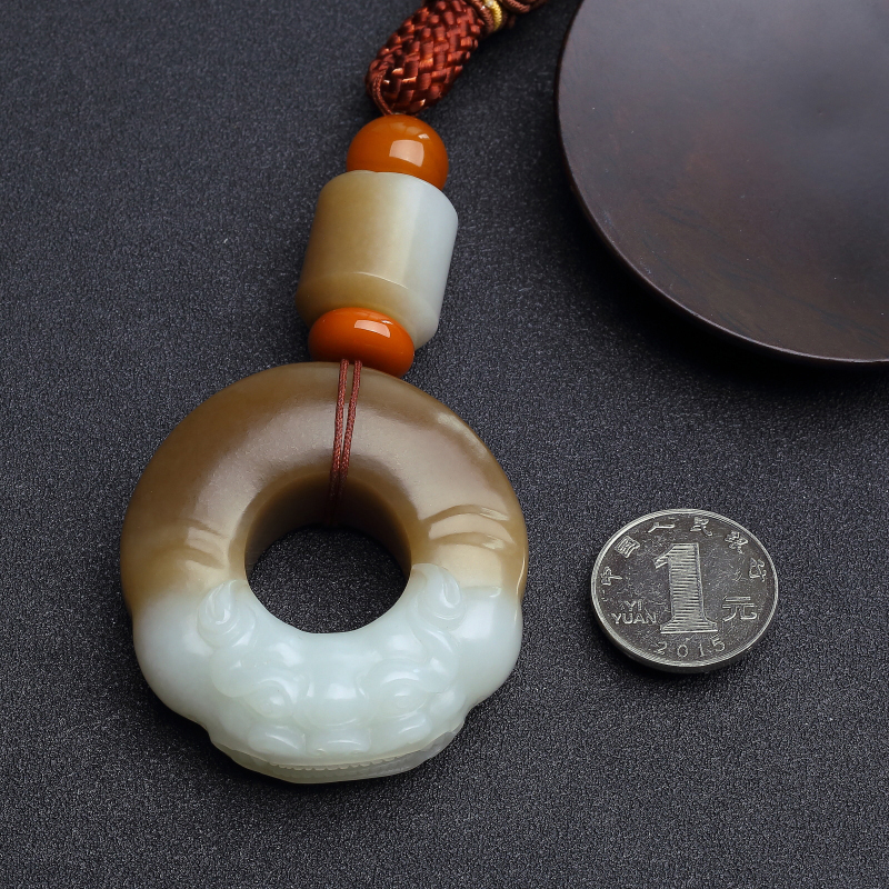 俄料俏色和田玉山料挂件-红掌柜