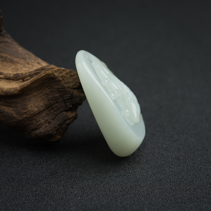 天然青白玉山料年年有余吊坠-红掌柜