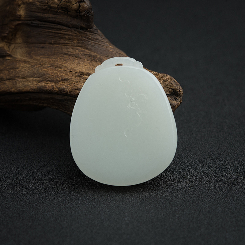 白玉吊坠-红掌柜