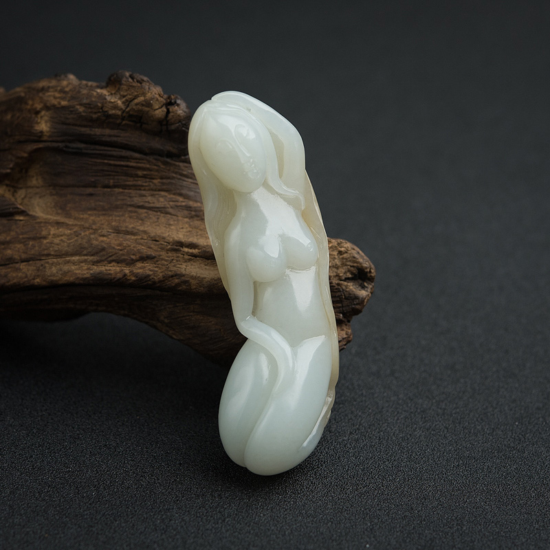 俏色和田玉山料美女吊坠-红掌柜