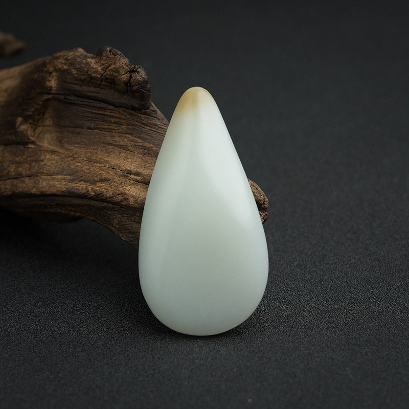 俄料青白玉山料随形吊坠-红掌柜