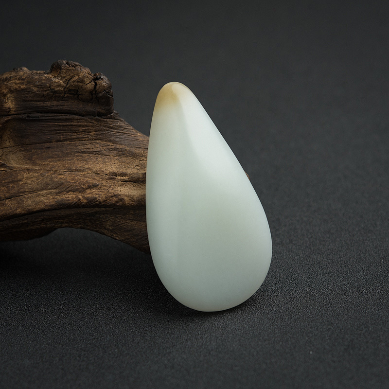 青白玉山料随形吊坠-红掌柜