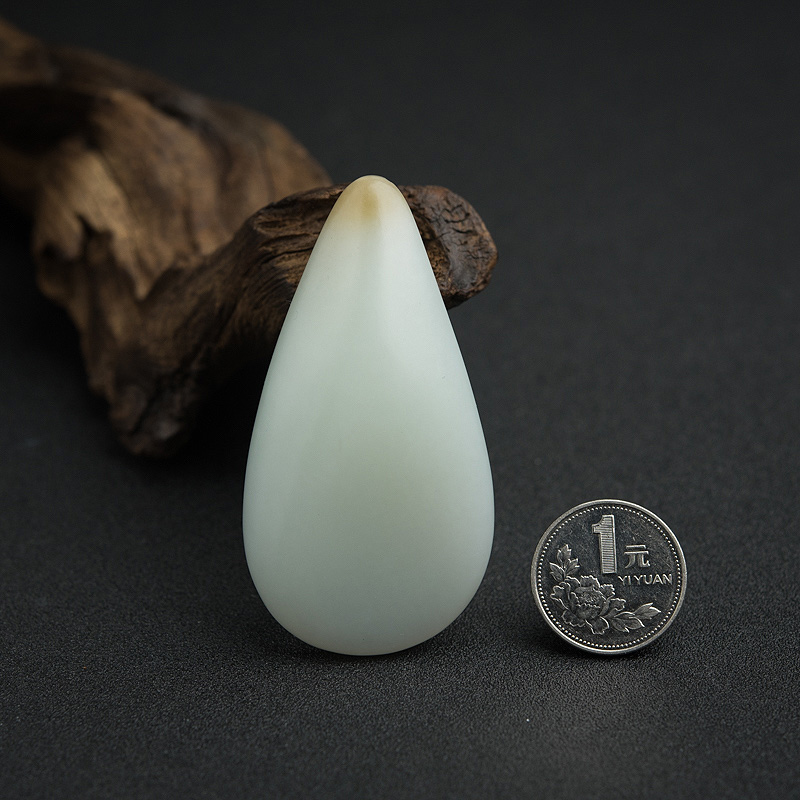 天然青白玉山料随形吊坠-红掌柜