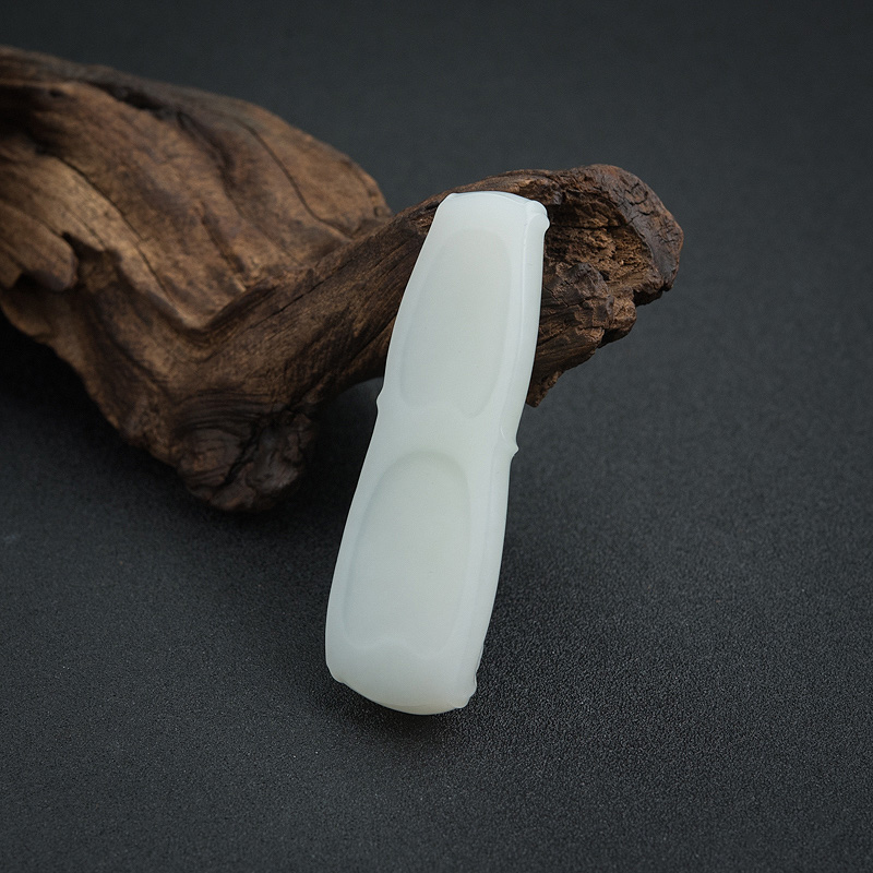 俄料山料白玉吊坠-红掌柜