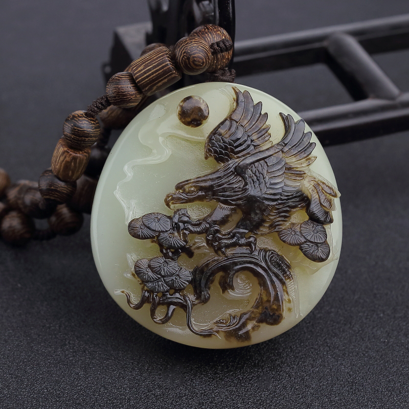 俄料俏色和田玉山料雄鹰手把件-红掌柜