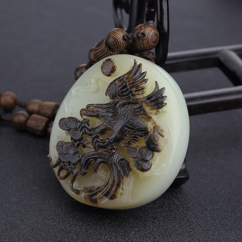 俏色和田玉山料雄鹰手把件-红掌柜