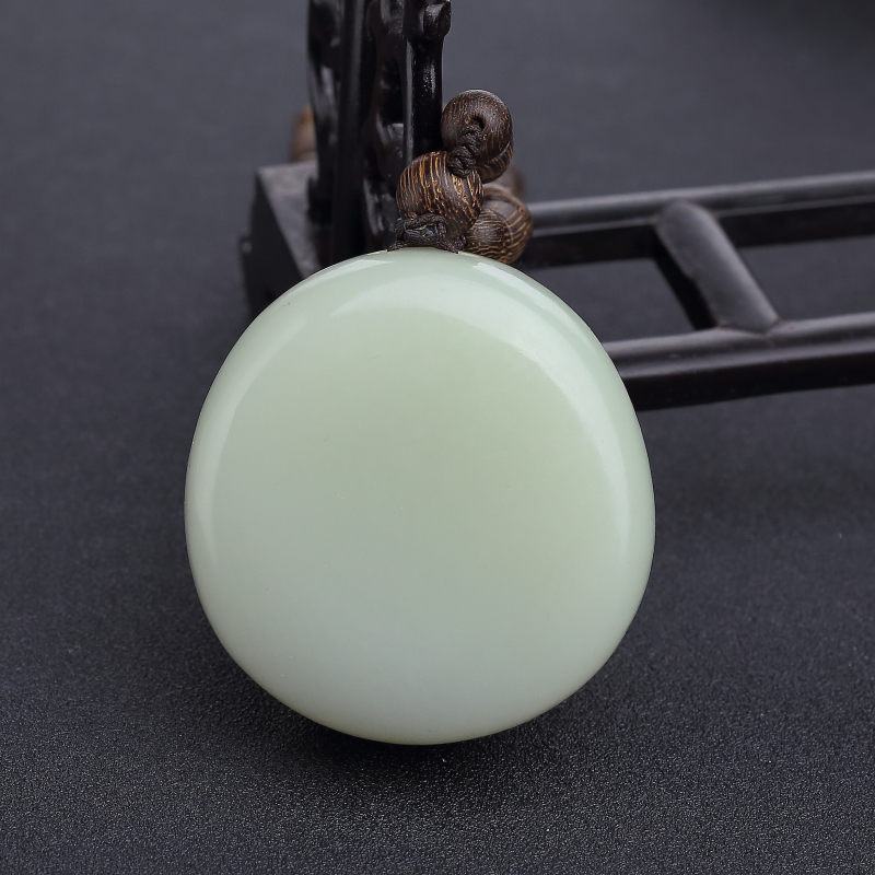 俄料俏色和田玉雄鹰手把件-红掌柜