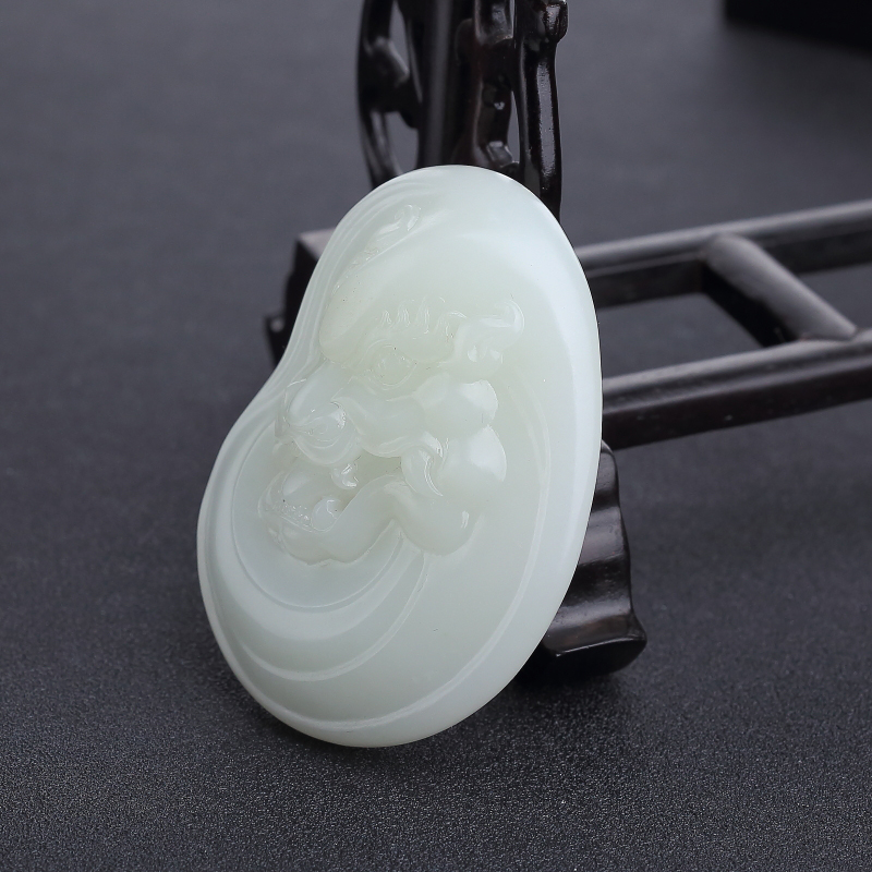 天然青白玉山料龙头吊坠-红掌柜