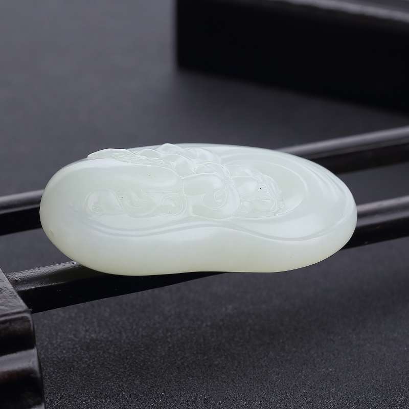 俄料天然青白玉山料吊坠-红掌柜