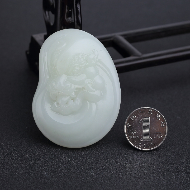 俄料青白玉龙头吊坠-红掌柜