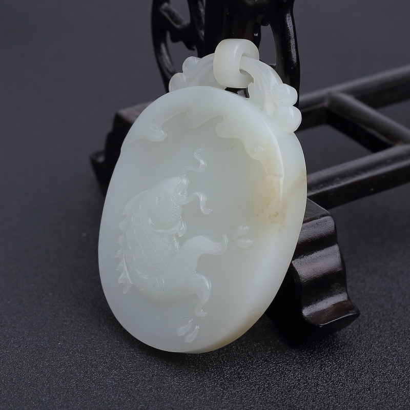 天然青白玉山料鲤鱼吊坠-红掌柜