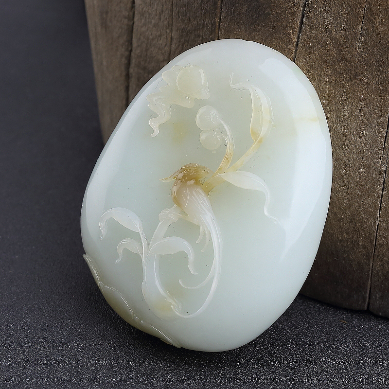 俏色和田玉山料良辰美景吊坠-红掌柜