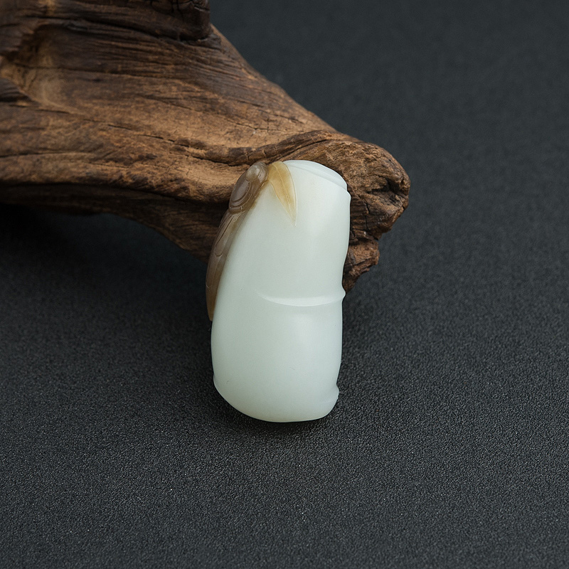 俄料俏色和田玉山料竹节吊坠-红掌柜