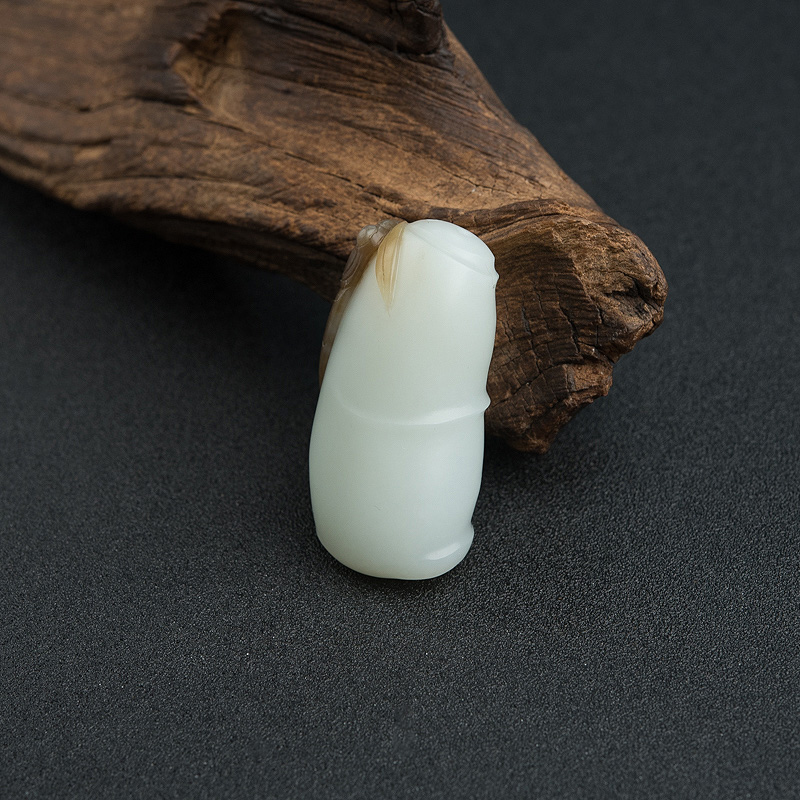 和田玉山料竹节吊坠-红掌柜