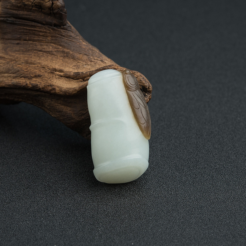 天然俄料俏色和田玉山料竹节吊坠-红掌柜