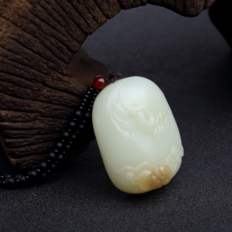 俄料俏色和田玉山料富贵吊坠-红掌柜
