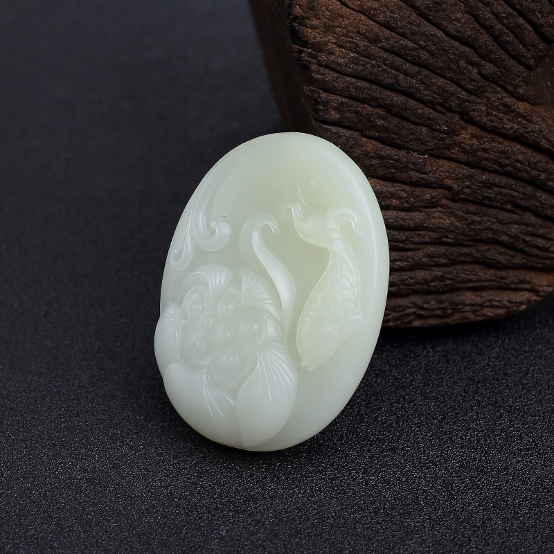 天然青白玉山料连年有余吊坠-红掌柜