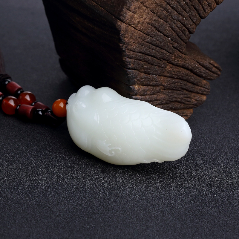 天然白玉山料年年有余手把件-红掌柜