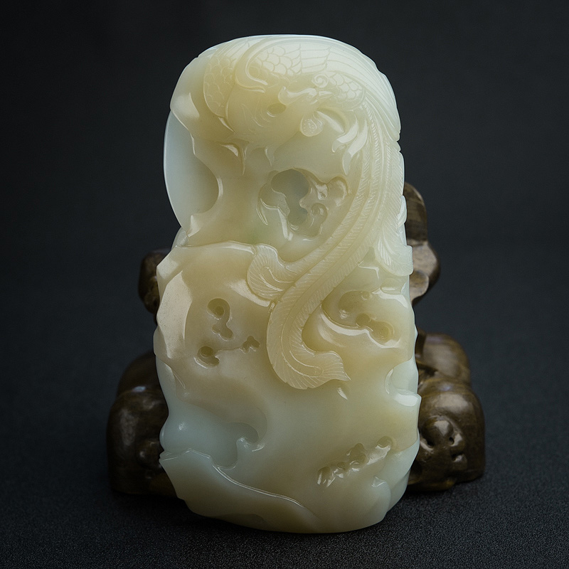 俄料山料俏色和田玉摆件-红掌柜