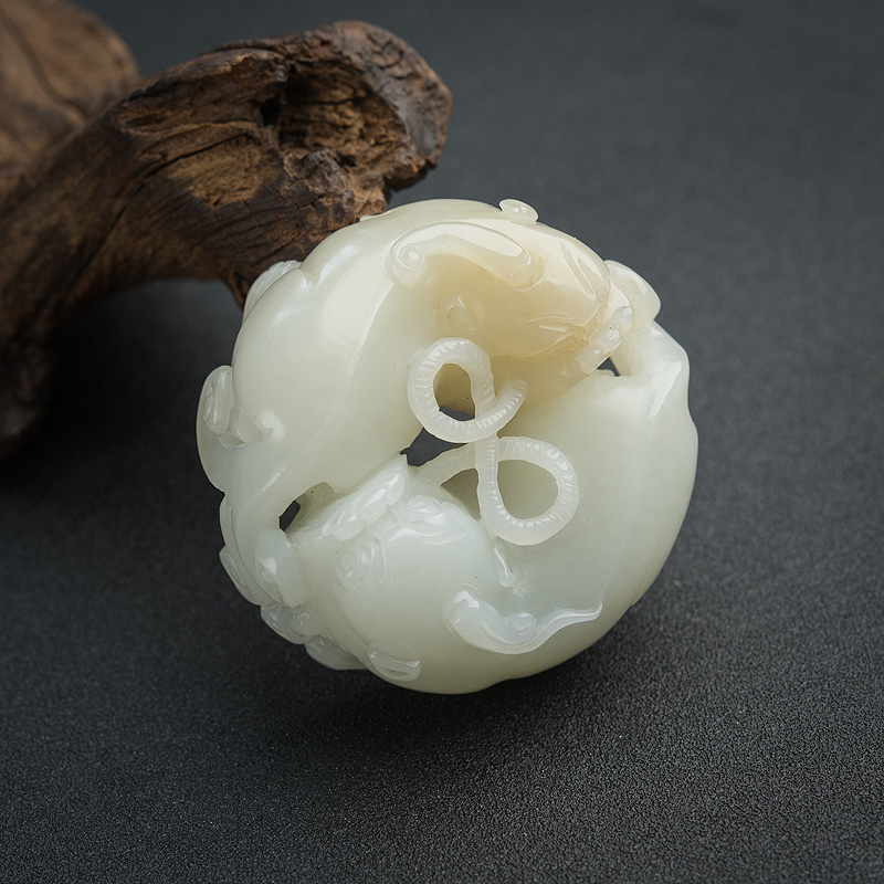 山料俏色和田玉貔貅手把件-红掌柜