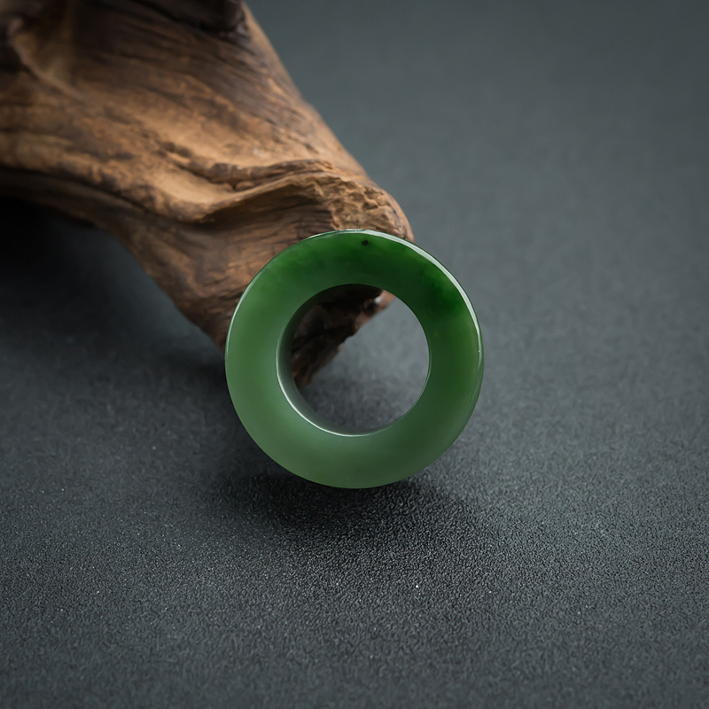 碧玉瑞兽扳指-红掌柜