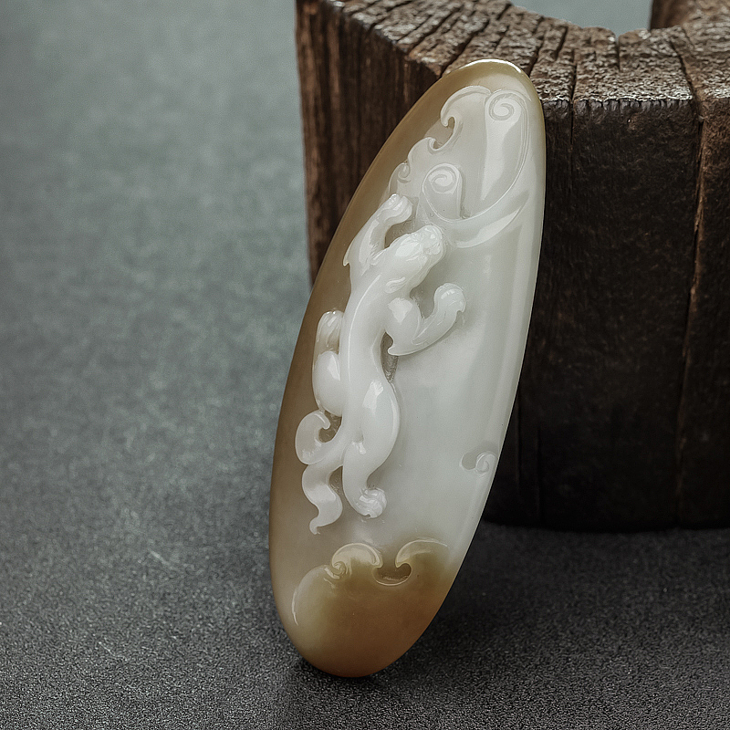 俏色和田玉山料貔貅手把件-红掌柜