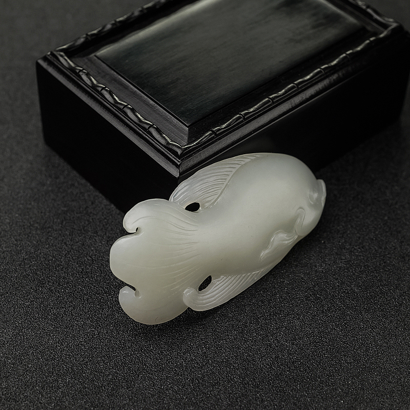 俄料和田玉年年有余吊坠-红掌柜