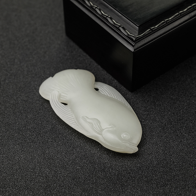 天然和田玉年年有余吊坠-红掌柜