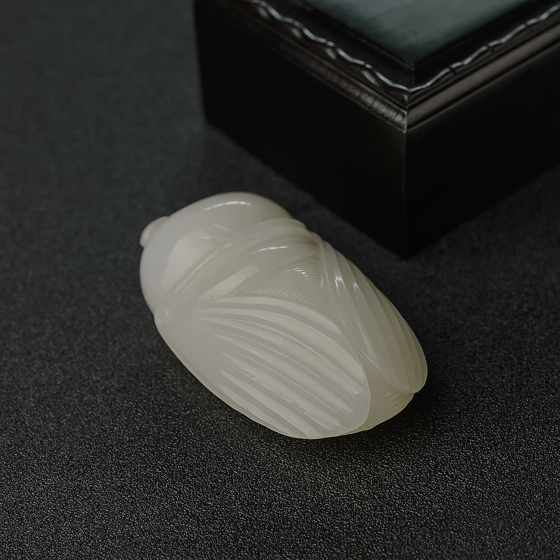 天然和田白玉一鸣惊人吊坠-红掌柜