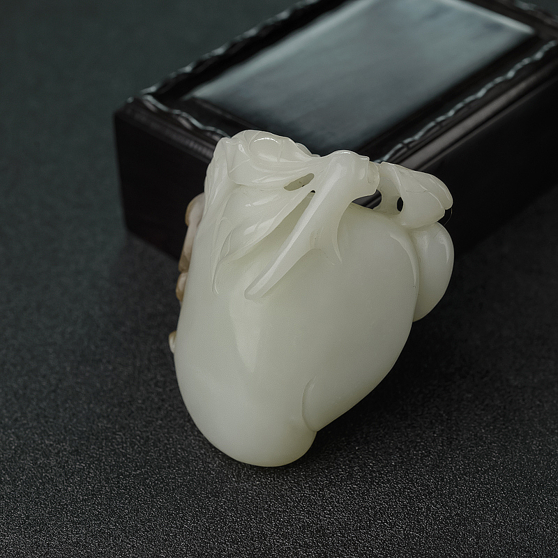 俏色和田玉镂雕福寿双全吊坠-红掌柜