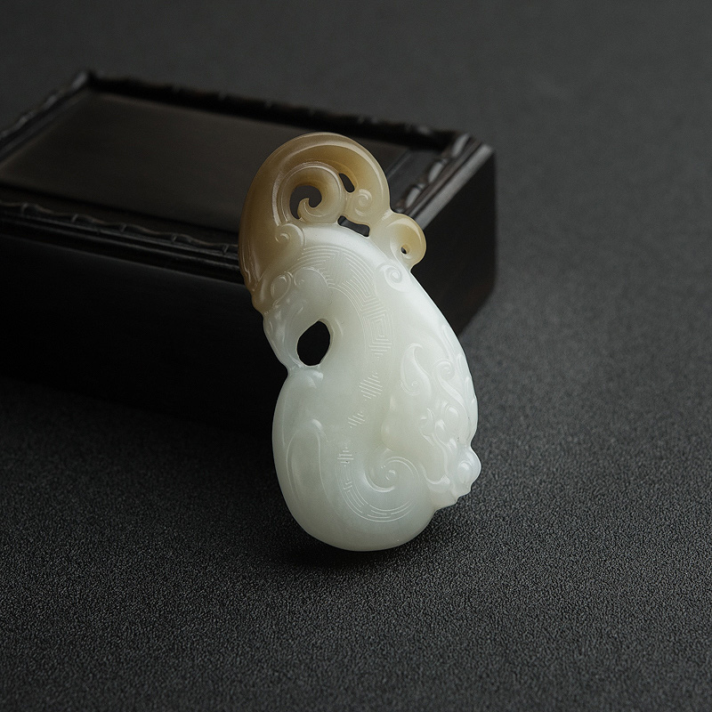 天然俏色和田玉龙凤吊坠-红掌柜