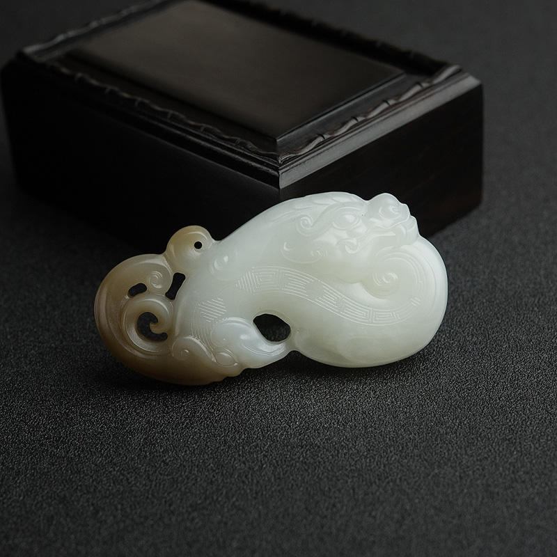 山料天然俏色和田玉吊坠-红掌柜