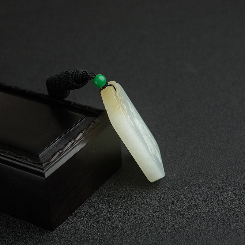 山料天然俏色和田玉吊坠-红掌柜