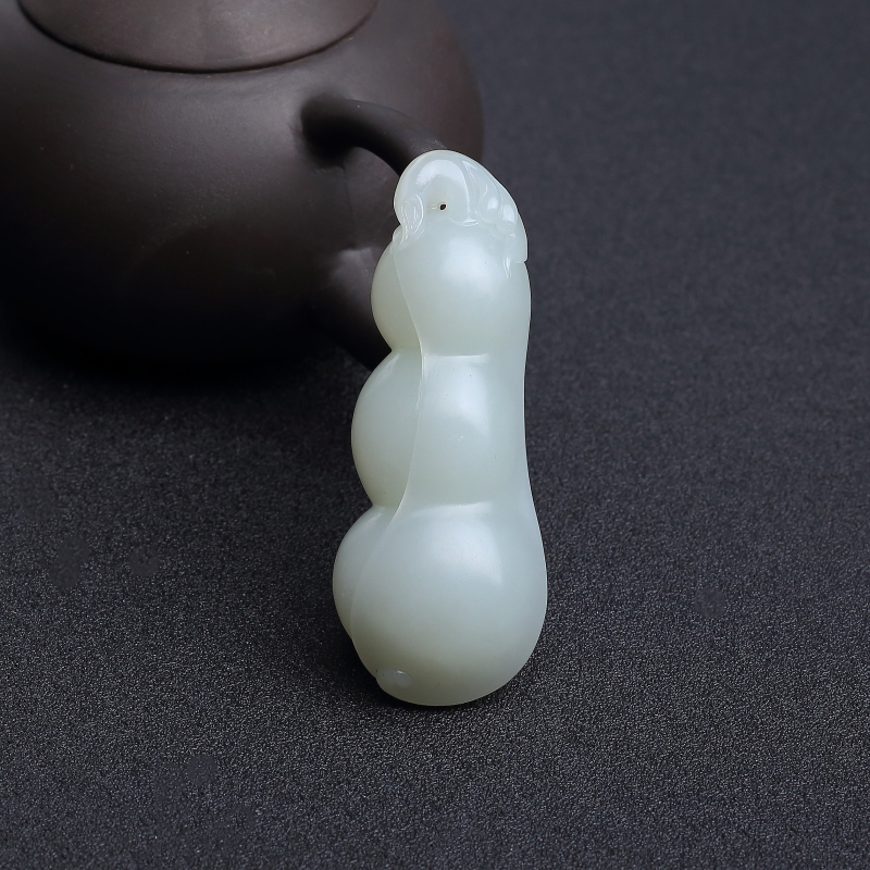 山料和田青白玉福豆吊坠-红掌柜