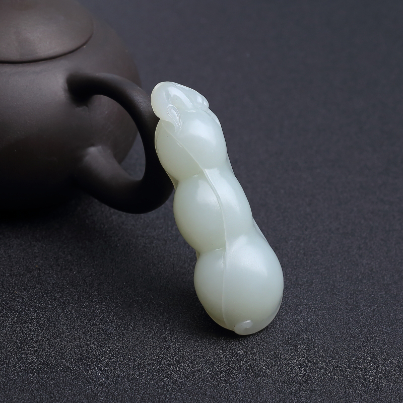 天然山料和田青白玉福豆吊坠-红掌柜