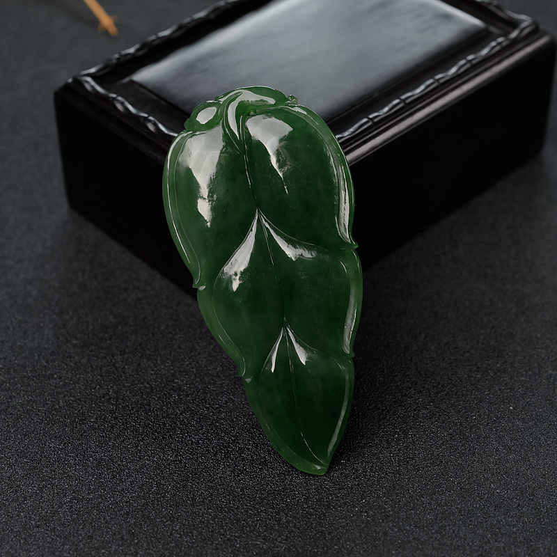 和田玉吊坠-红掌柜