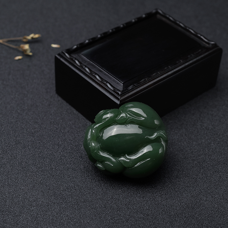 山料和田青玉招财猪-红掌柜