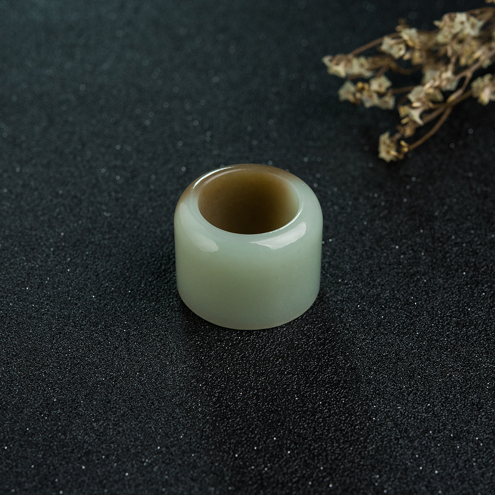 山料俏色和田玉扳指-红掌柜