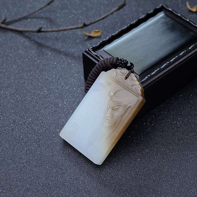 俏色和田玉关公吊坠-红掌柜