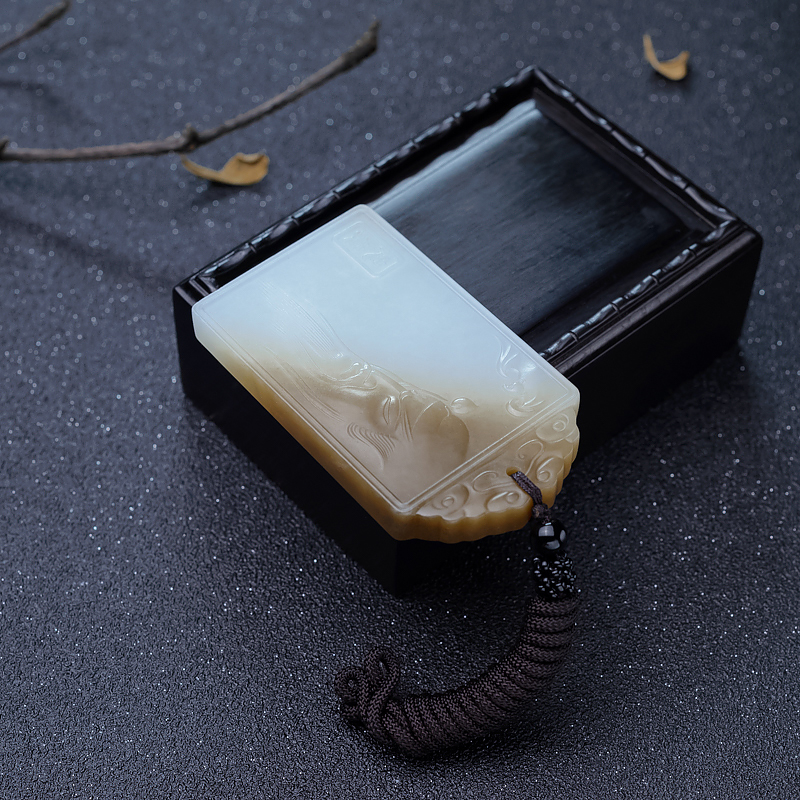 俏色和田玉吊坠-红掌柜