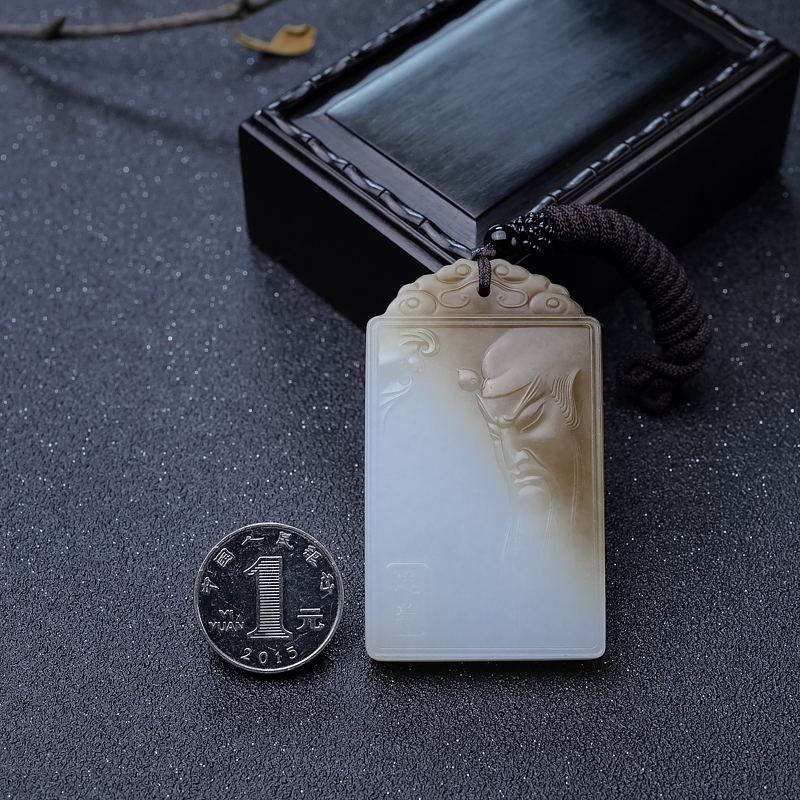 俏色和田玉关公-红掌柜