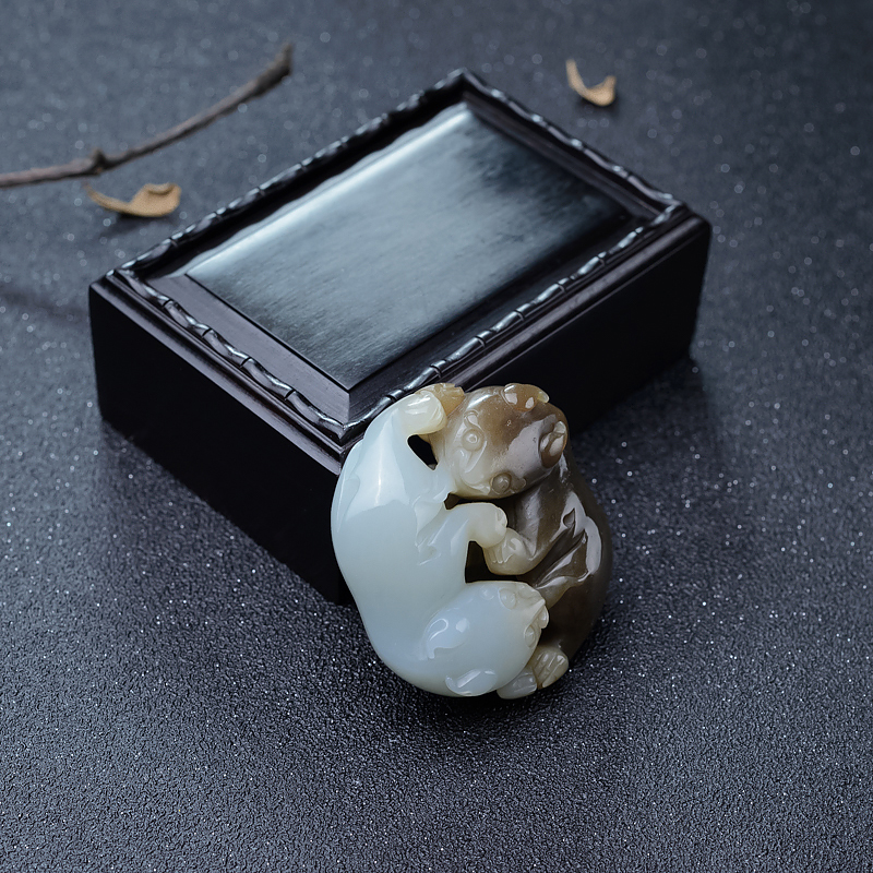 山料和田玉貔貅吊坠-红掌柜