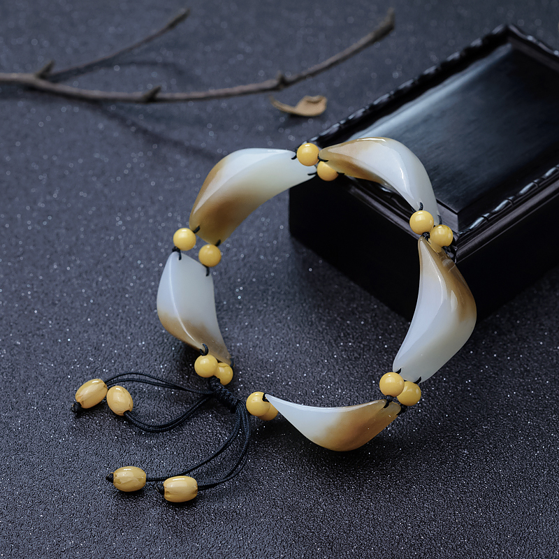 俏色和田玉手串-红掌柜