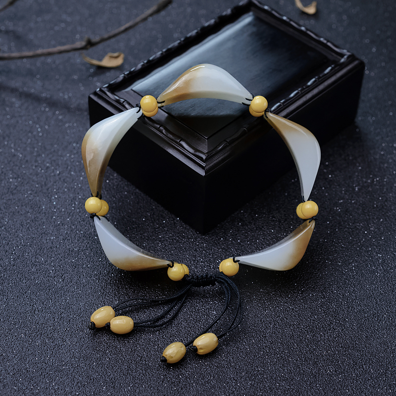 山料俏色和田玉手串-红掌柜