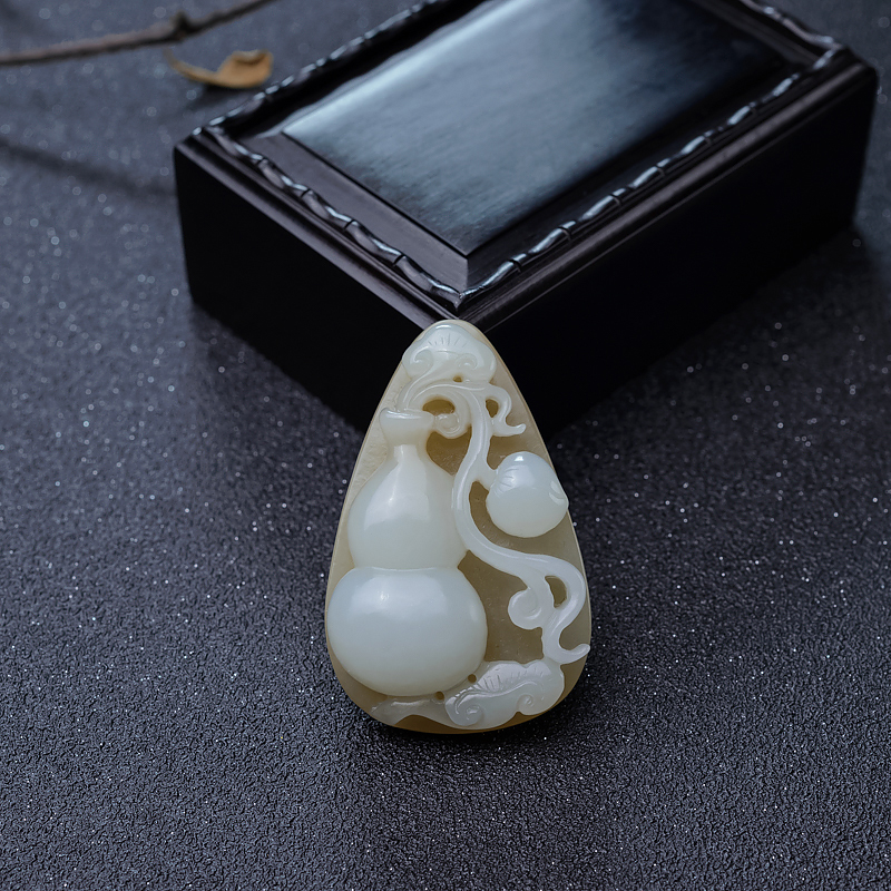 山料俏色和田玉葫芦吊坠-红掌柜