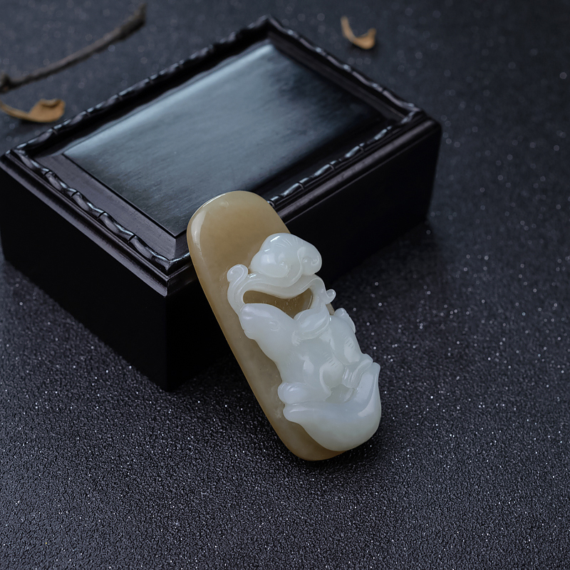 山料和田玉灵兔献瑞吊坠-红掌柜