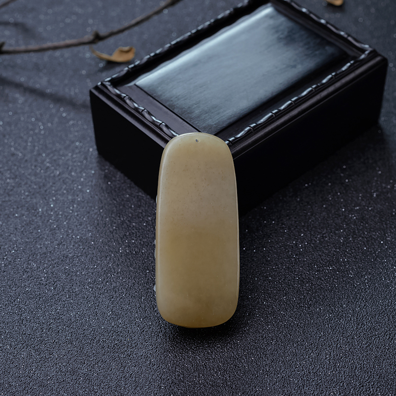 和田玉灵兔献瑞吊坠-红掌柜