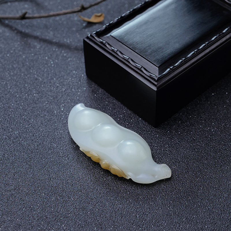 山料俏色和田玉福豆-红掌柜