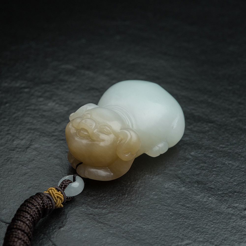 山料俏色和田玉亥猪吊坠-红掌柜